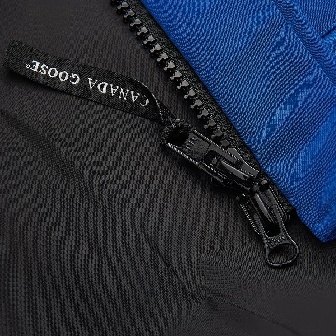 P360 Sapphire Blue] Canada Goose Canada Goose #Freestyle Crew 4154M Men’s and Women’s Vest Down# ➖ Genuine synchronous anti-counterfeiting chip sensor! ➖ Imported Behringer embroidery machine to customize 10,000-needle embroidery logo! ➖ Imported 21-count polyester-cotton blended original fabric, using Feather-Light 10D waterproof coating fabric, made of 84.5% polyester fiber and 15.5% cotton, 100% the best feel in the entire network! ➖ The genuine official website uses the national standard 80 white duck down, and will never be misled by false claims such as 90 down or goose down! ➖ 100% nylon nylon lining with double double-layer sealing design to prevent velvet from running away. Top-grade polar fleece is used in the collar and pockets to keep warm and comfortable! ➖ Yoshida YKK provides original custom-made electroplated sliders. YKK two-way lockable zippers are tight and smooth and will not peel off paint! ➖ 3M composite original Velcro is durable, and all accessories and hardware are disassembled and customized! ⛔No slander, no exaggeration, no need for too much copywriting, because it is focused, it is professional!  SIZE: XS S M L XL XXL [Attached: Size chart]